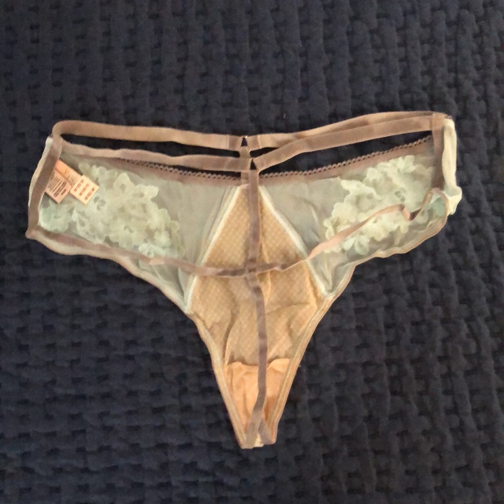 Victoria’s Secret/ High-waisted thong - Picture 2 of 5